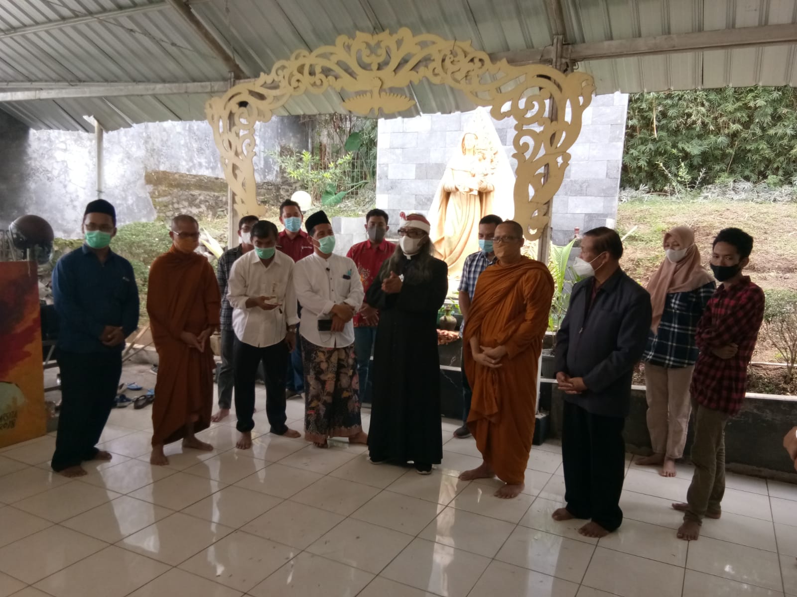 Tanam Pohon Zaitun Lambang Keteduhan Beragama