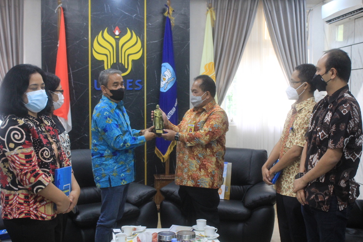 Tim Rektorat Unika Kunjungi Rektor UNNES