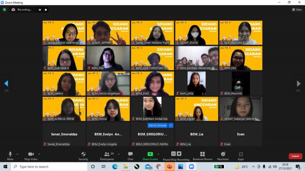 Foto bersama Sidang Anggaran periode 2021/2022