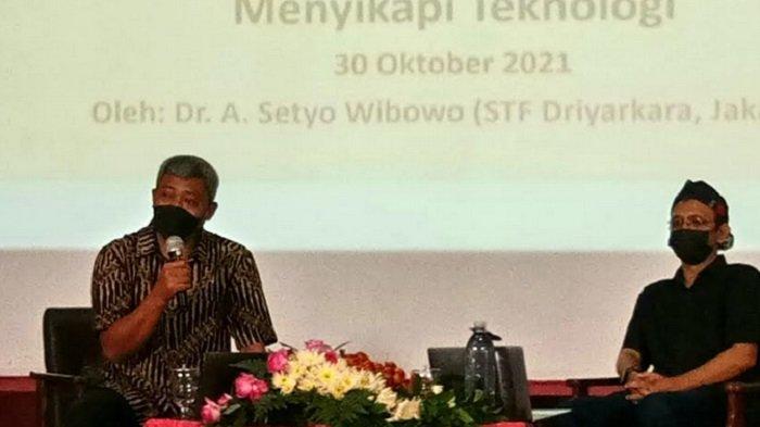 Dosen Filsafat kepada Pejabat Unika: Harus Ambil Jarak dengan Teknologi