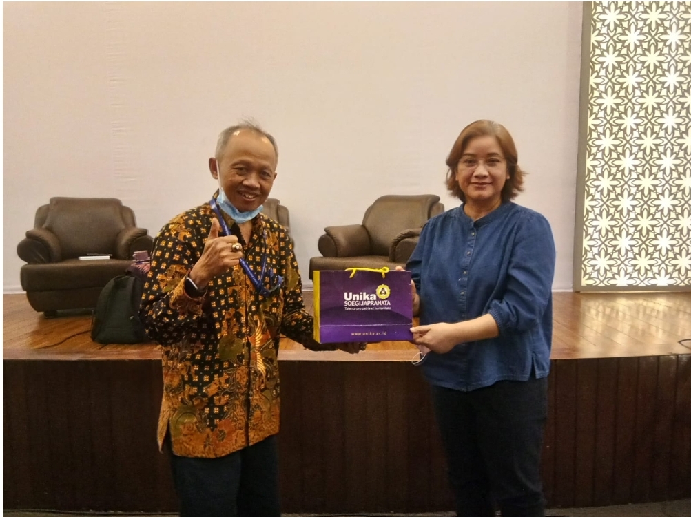 LPPM Unika Gelar Webinar Competitive Fund & Matching Fund