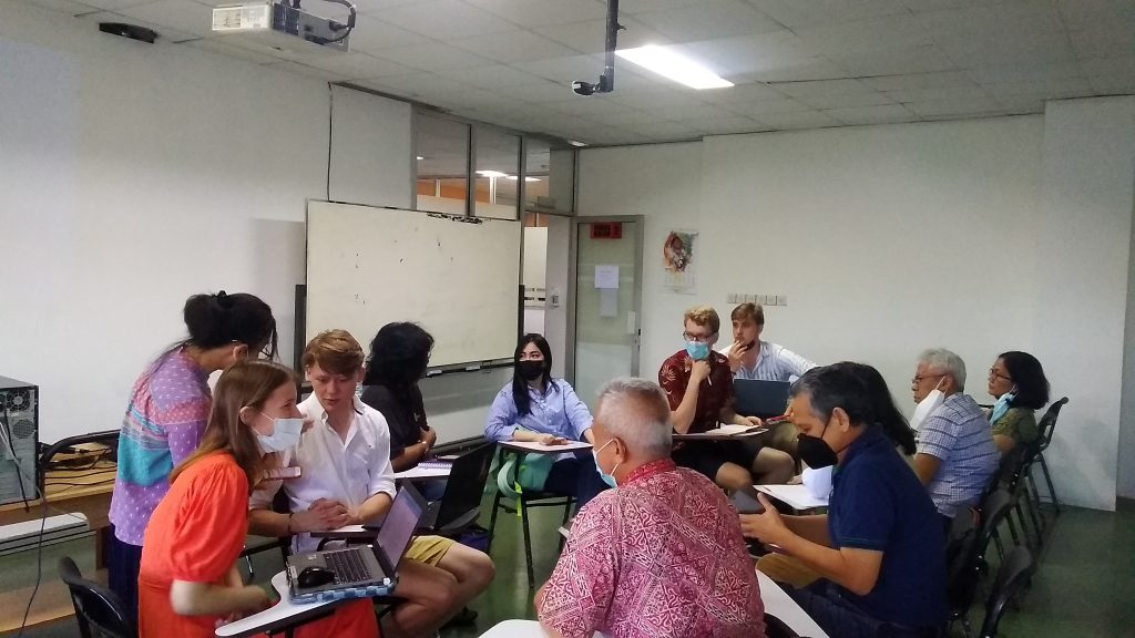 Pertukaran Mahasiswa antara Program Magister Lingkungan dan Perkotaan & Departemen Geography Sosial Universitas Radboud Pertukaran Mahasiswa antara Program Magister Lingkungan dan Perkotaan & Departemen Geography Sosial Universitas Radboud
