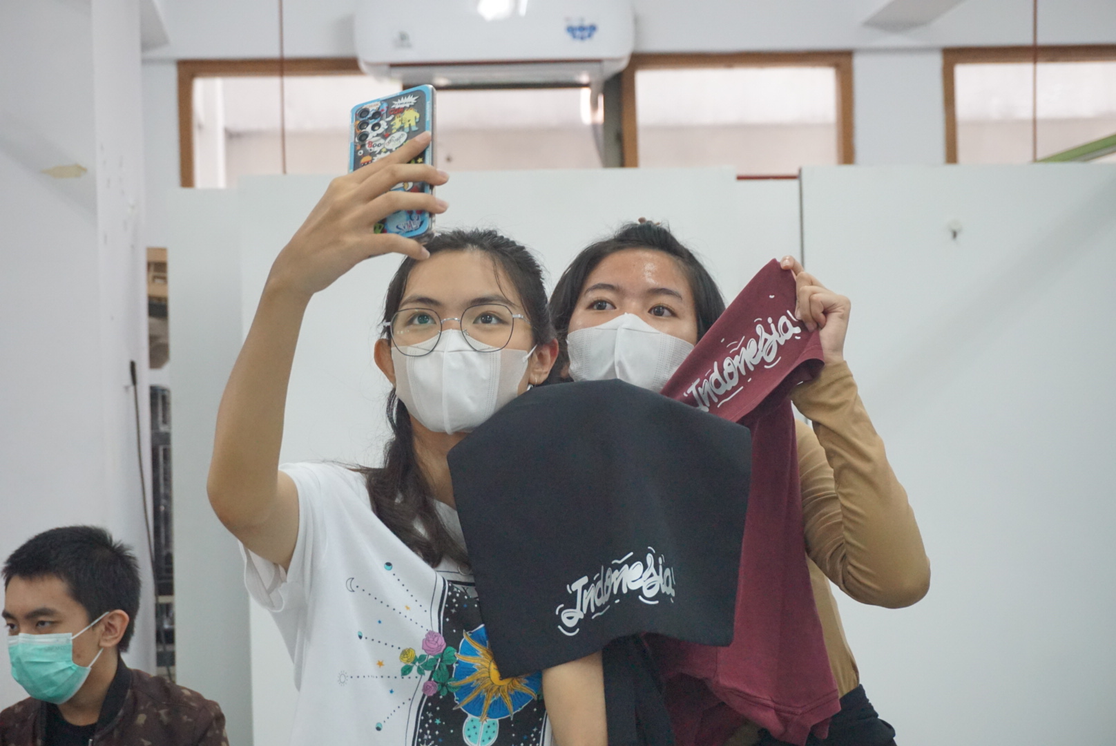 Desain Komunikasi Visual (DKV) Unika Soegijapranata Gelar Workshop Sablon Digital