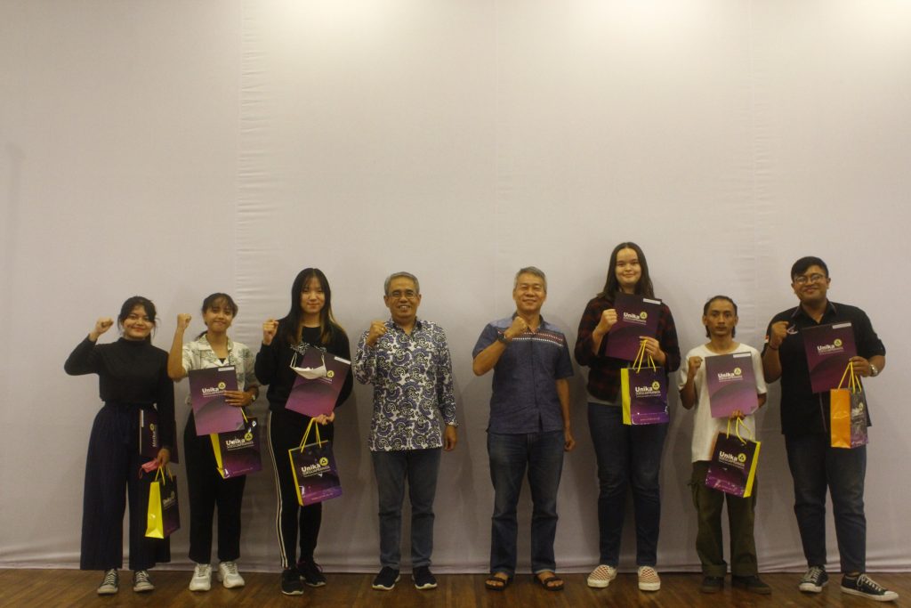 Mendukung dan Bertumbuh Bersama Mahasiswa Berprestasi dan Penerima Beasiswa, Ini Pesan Rektor Unika Soegijapranata