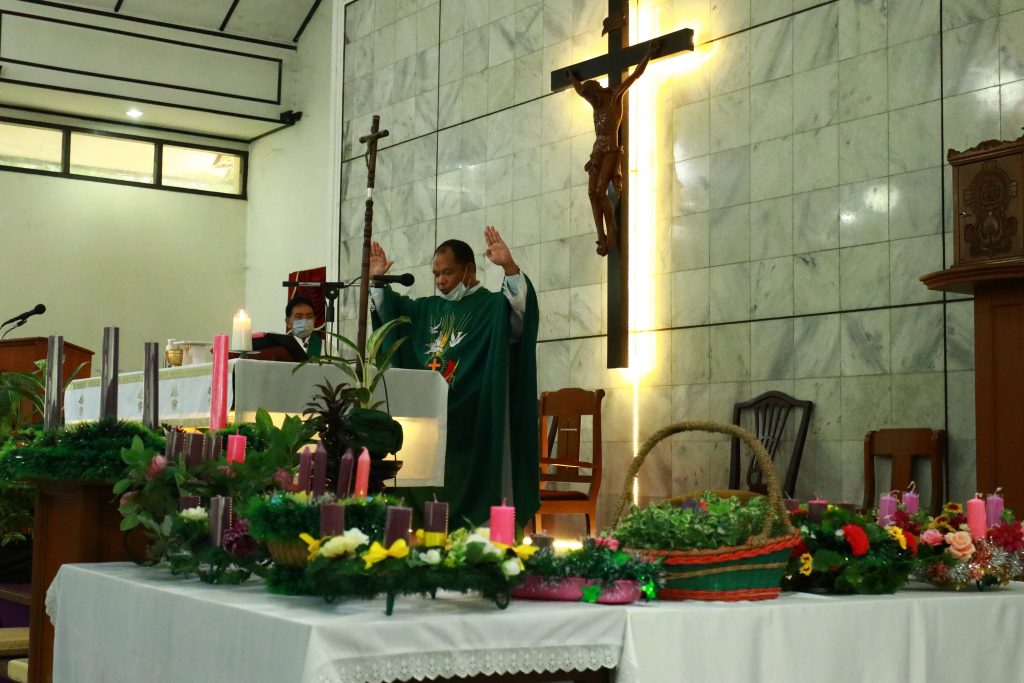 Misa Pemberkatan Korona Adven di Kapel St. Ignatius Unika Soegijapranata
