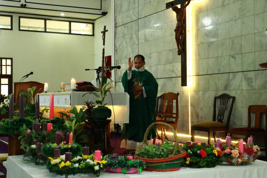 Misa Pemberkatan Korona Adven di Kapel St. Ignatius Unika ...