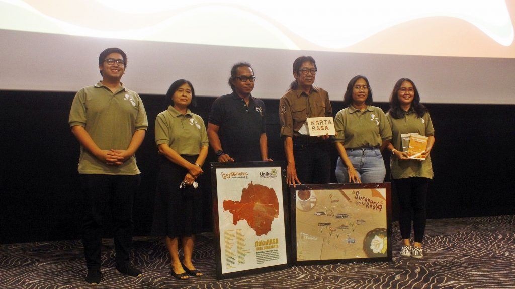 Tim Kedaireka Unika Soegijapranata “Gastronomic City Branding Solo” Adakan Nonton Bersama Film Kuliner Solo