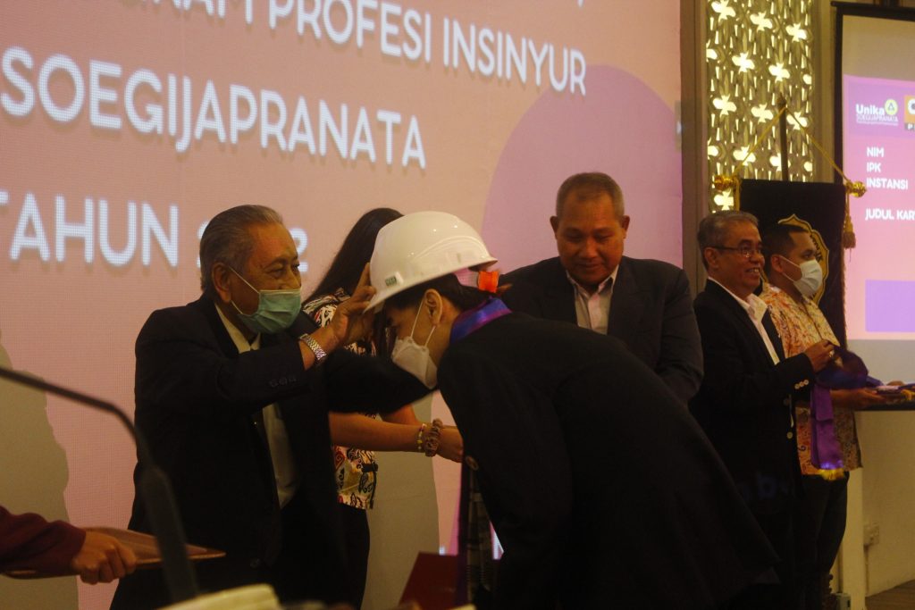 Pelantikan Lulusan Profesi Insinyur Unika Soegijapranata Pelantikan Lulusan Profesi Insinyur Unika Soegijapranata