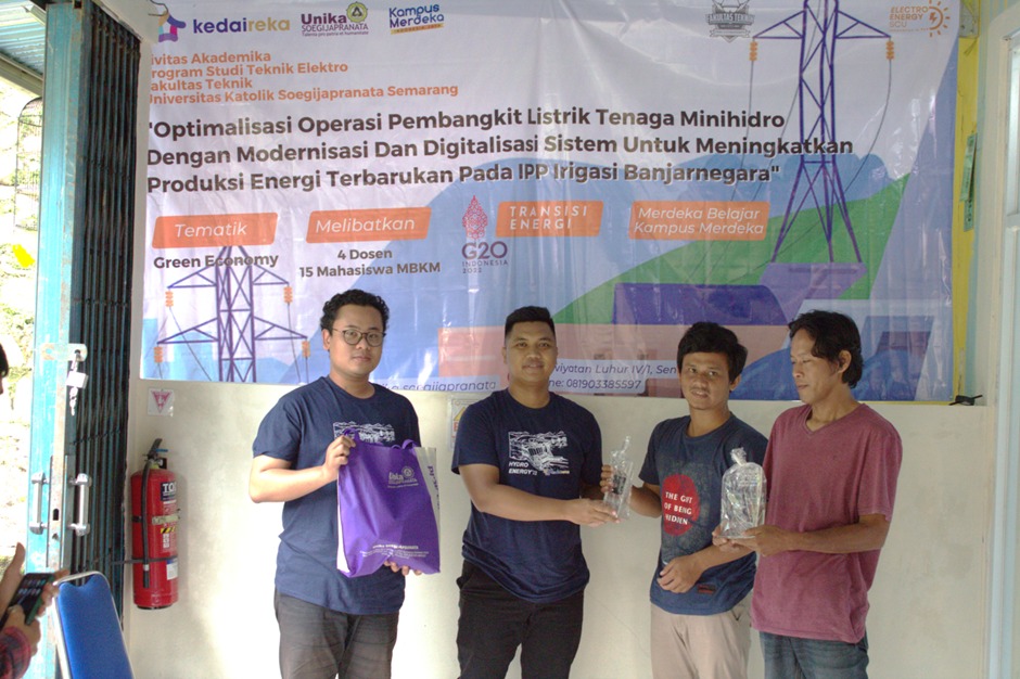 Tim Kedaireka Unika Soegijapranata Serahkan Prototype Optimalisasi Pembangkit Listrik Tenaga Minihidro