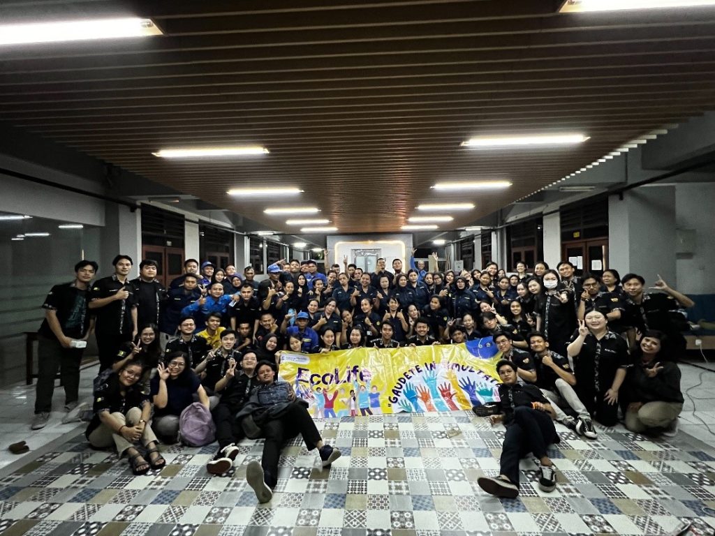 Semangat Toleransi Beragama, BEM FEB Gelar Buka Bersama dengan Seluruh Karyawan Cleaning Service SCU