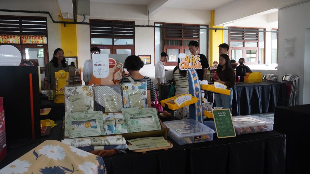 Kontribusi Mahasiswa SCU dalam Mengembangkan Produk Desain dan Kreativitas UMKM