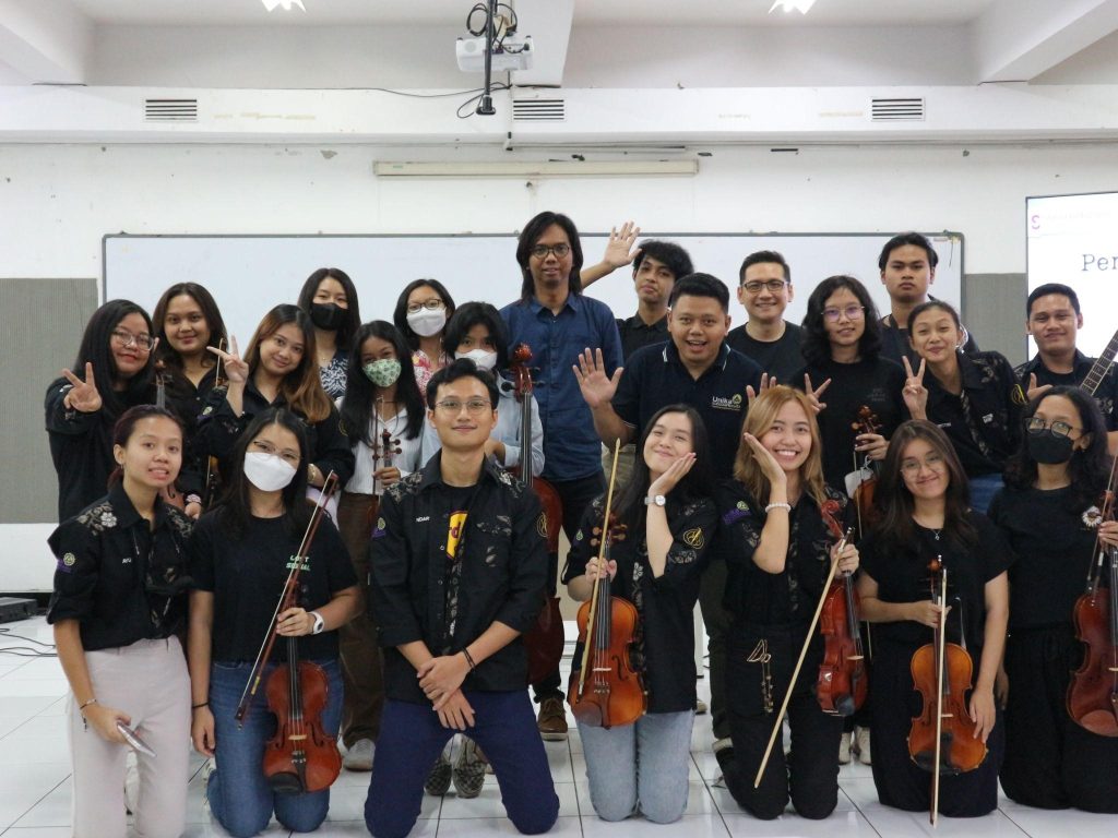 UKM Orchestra SCU Tingkatkan Kemampuan Bermusik Anggotanya lewat Workshop Music Clinic
