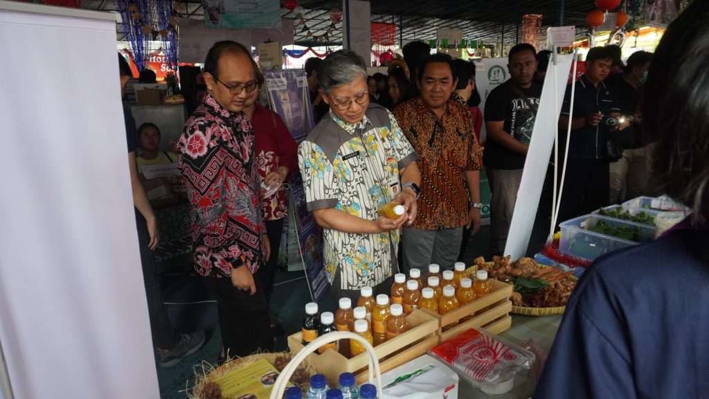 556 Mahasiswa SCU Pasarkan Produk UMKM di Festival Penelitian Pengabdian Masyarakat