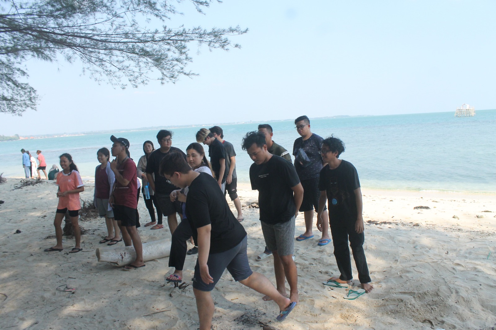 UKM Mahepala SCU Lakukan Susur Pantai di Pulau Panjang, Kabupaten Jepara
