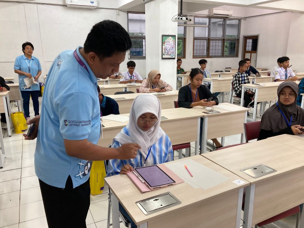 Rebutkan Kesempatan Beasiswa, Siswa SMA/SMK se-Pulau Jawa Ikuti Kompetisi Matematika di SCU