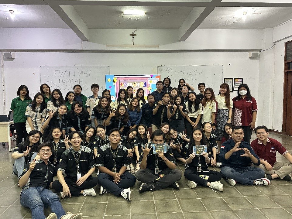 Evaluasi Tengah Organisasi Mahasiswa dan UKM FEB SCU