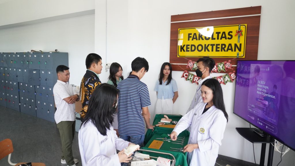 SCU Kenalkan Lingkungan Kampus pada Siswa SMA