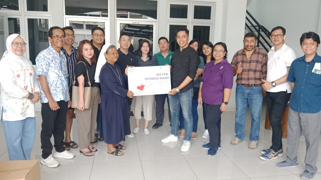 Ikatan Alumni FEB SCU Berbagi Kasih di Panti Asuhan Cacat Ganda