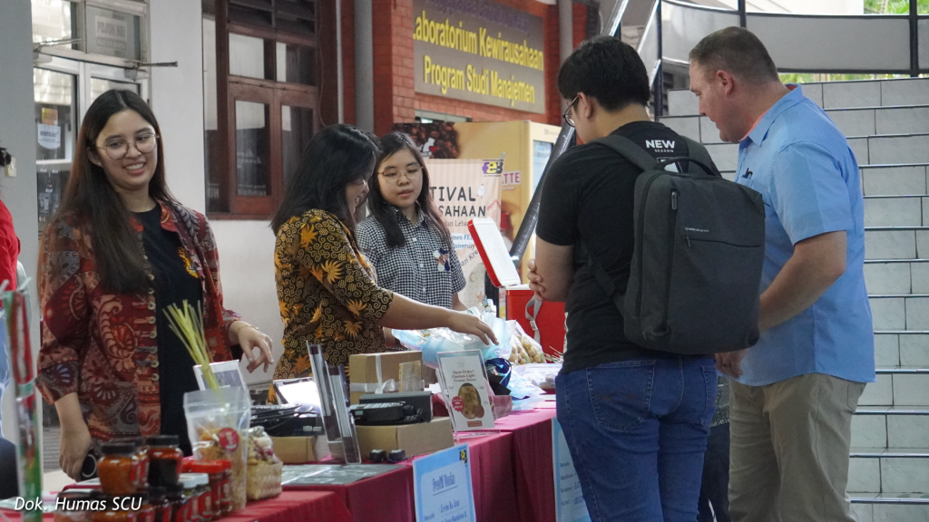 FEB SCU Cetak Wirausahawan Muda, Rintis Bisnis Jadi Tugas Akhir Mahasiswa