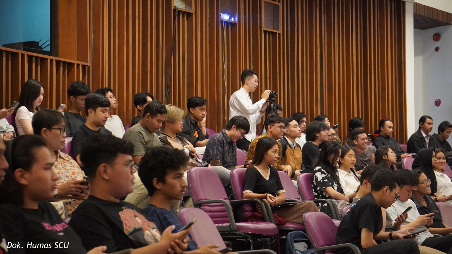 Tantangan dan Peluang Bisnis di Era Digital – SCU