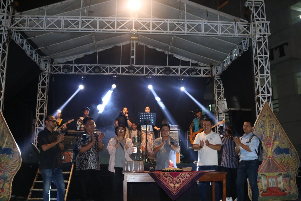 Dies Natalis ke-19 FIKOM SCU: Pesta Kebersamaan dan Kegembiraan