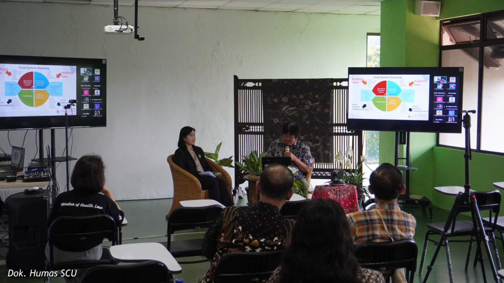 Mahasiswa Hukum Kesehatan SCU Pahami Tantangan dan Peluang Regulasi Limbah Mikroplastik