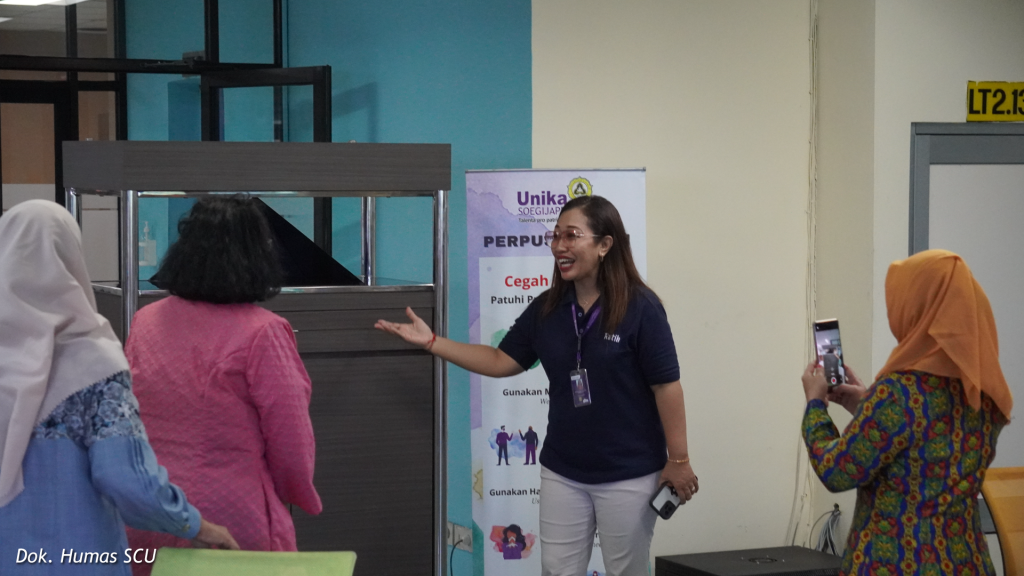 Perpustakaan SCU Dorong Pengembangan Perpustakaan UPB Pontianak, Kenalkan Media Interaktif Augmented Reality
