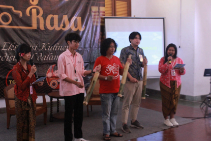 UKM Mirror SCU Gelar Pameran Foto Bertajuk “Jelajah Rasa: Ekspresi Kuliner Tradisional dalam Lensa” UKM Mirror SCU Gelar Pameran Foto Bertajuk “Jelajah Rasa: Ekspresi Kuliner Tradisional dalam Lensa”