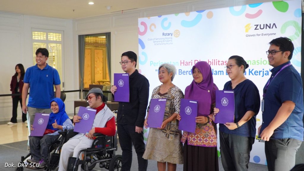 Karya Mahasiswa DKV SCU Dipamerkan dalam Peringatan Hari Disabilitas, Berikan Solusi Inklusivitas untuk Para Difabel Karya Mahasiswa DKV SCU Dipamerkan dalam Peringatan Hari Disabilitas, Berikan Solusi Inklusivitas untuk Para Difabel