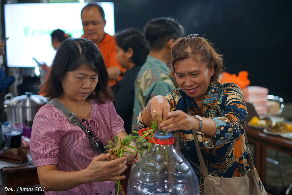 Manfaatkan Fermentasi Limbah Dapur, Sivitas Akademika SCU Garap Sabun Eco-Enzyme Manfaatkan Fermentasi Limbah Dapur, Sivitas Akademika SCU Garap Sabun Eco-Enzyme