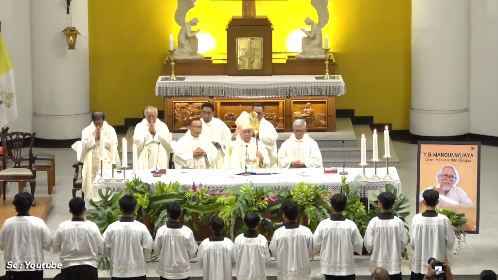 Dukung Rm. Mangunwijaya jadi Pahlawan Nasional, SCU Choir Berikan Pelayanan di Gereja Katedral Semarang Dukung Rm. Mangunwijaya jadi Pahlawan Nasional, SCU Choir Berikan Pelayanan di Gereja Katedral Semarang