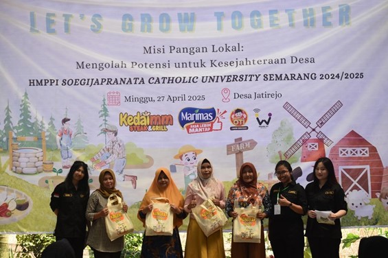 Berbekal Semangat Pengabdian dan Pemberdayaan Masyarakat, HMPPI FTP SCU Gelar Let’s Grow Together 2025.