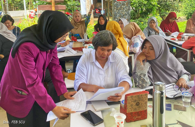 FEB SCU Berikan Pelatihan Digitalisasi Keuangan dengan Aplikasi SIAPIK untuk UMKM Desa Wisata Jatirejo 