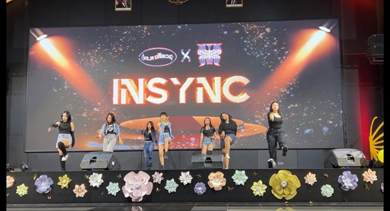 Insync 2025: Kolaborasi Tari UKMF Psychodance dan Fladance di Panggung Metamorphosis