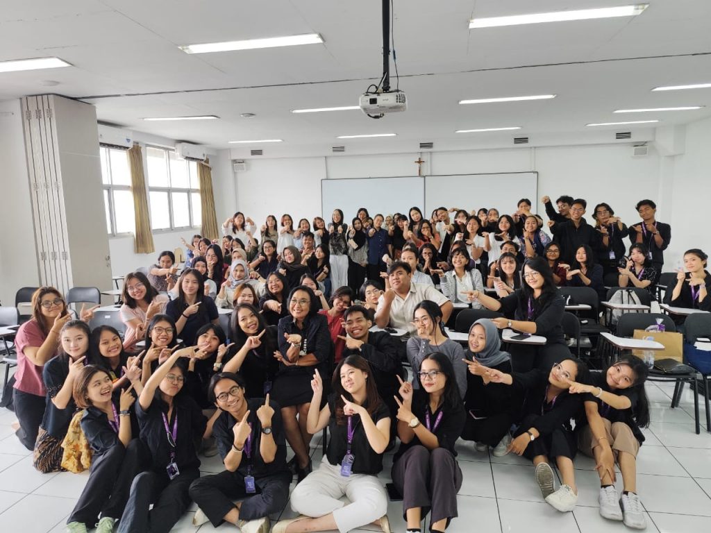 Meet With The Alumni: Menjembatani Mahasiswa dengan Dunia Profesional