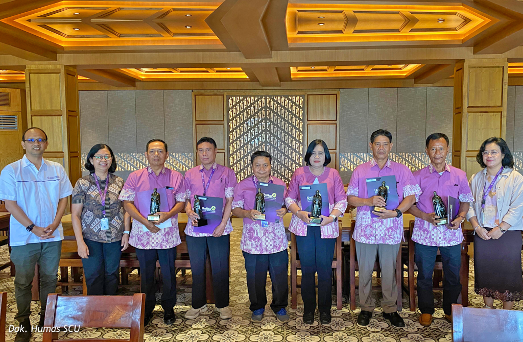 SCU Lepas Enam Tenaga Kependidikan yang Purna Karya