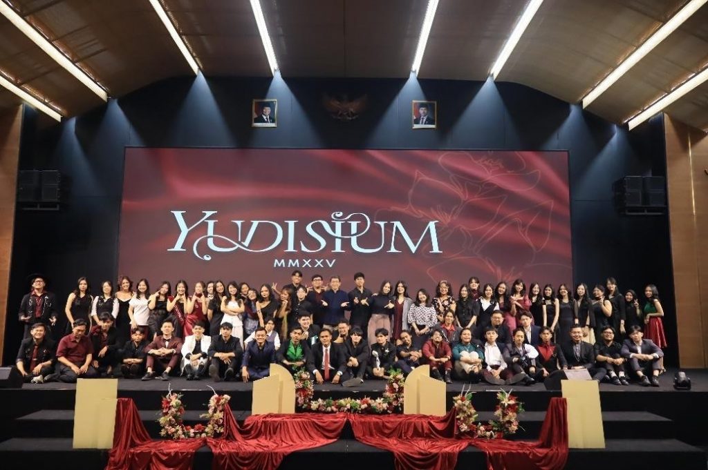 Mengukir Langkah Baru dalam Karya, FAD SCU Gelar Yudisium 2025 