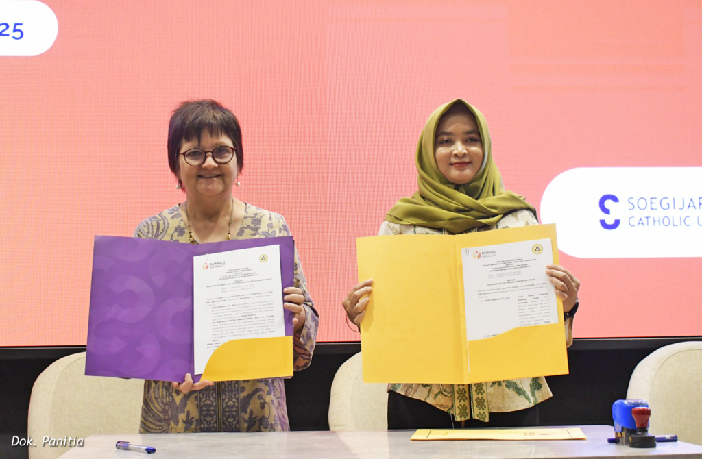 FHK SCU dan Bawaslu Kota Semarang Tandatangani Kerja Sama, Gelar Seminar Demokrasi & Pengawasan Pemilu FHK SCU dan Bawaslu Kota Semarang Tandatangani Kerja Sama, Gelar Seminar Demokrasi & Pengawasan Pemilu