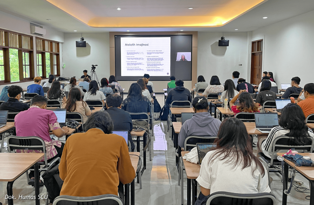 Kuliah Umum & Workshop Menulis FLA SCU Dorong dan Persiapkan Mahasiswa Buat Novel untuk Tugas Akhir