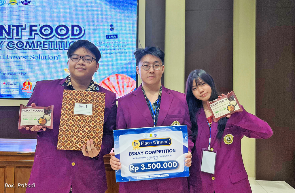 Mie Instan Tinggi Serat dari By-Product Parijoto dan Okara, Inovasi Mahasiswa FTP SCU Raih Juara FSCC 2025
