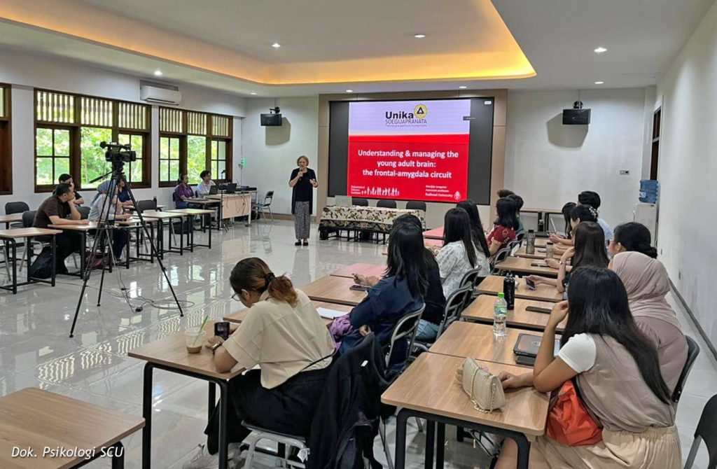 Perkuat Kerja Sama Internasional dengan Perguruan Tinggi Belanda, FPsi SCU Hadirkan Akademisi dari Radboud University Nijmegen